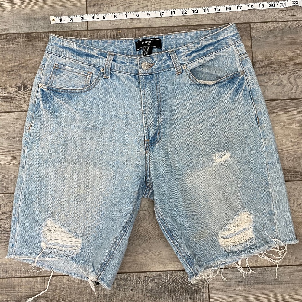 FOREVER 21 MEN Distressed Cut Off Shorts